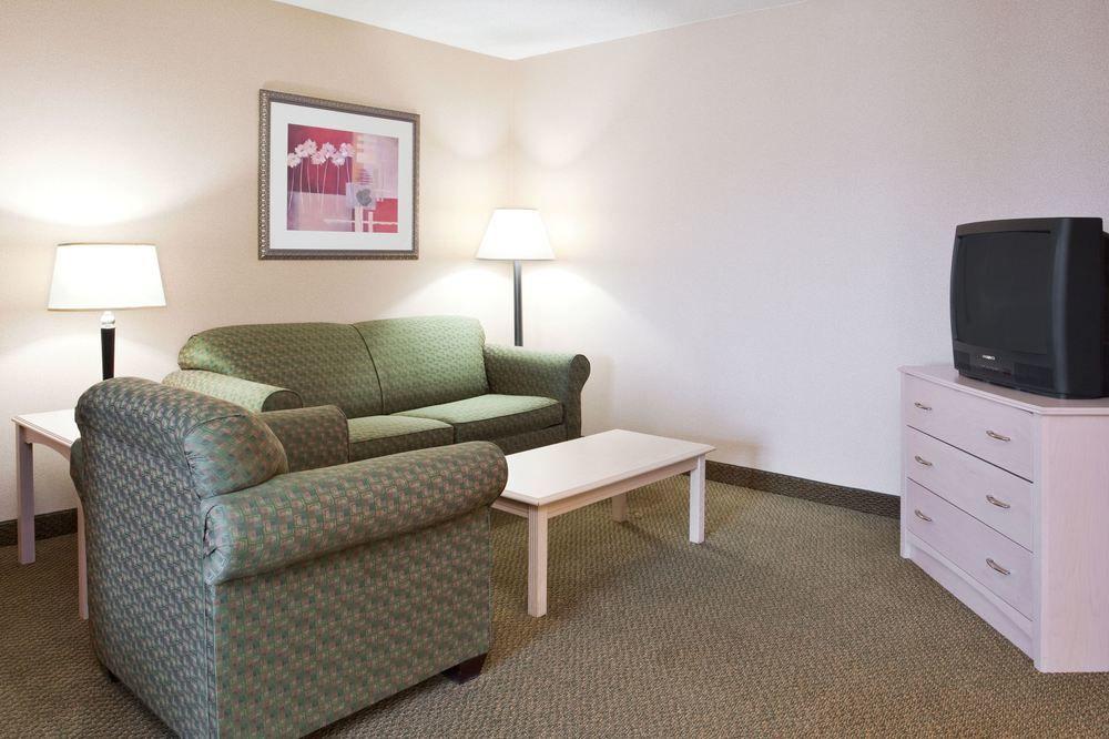Holiday Inn Express Vermilion By Ihg Bagian luar foto