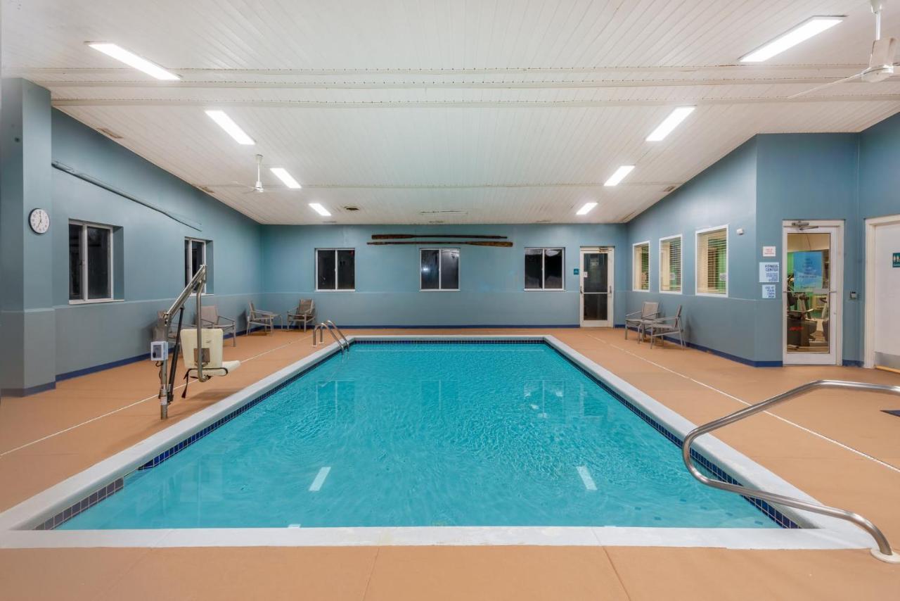 Holiday Inn Express Vermilion By Ihg Bagian luar foto