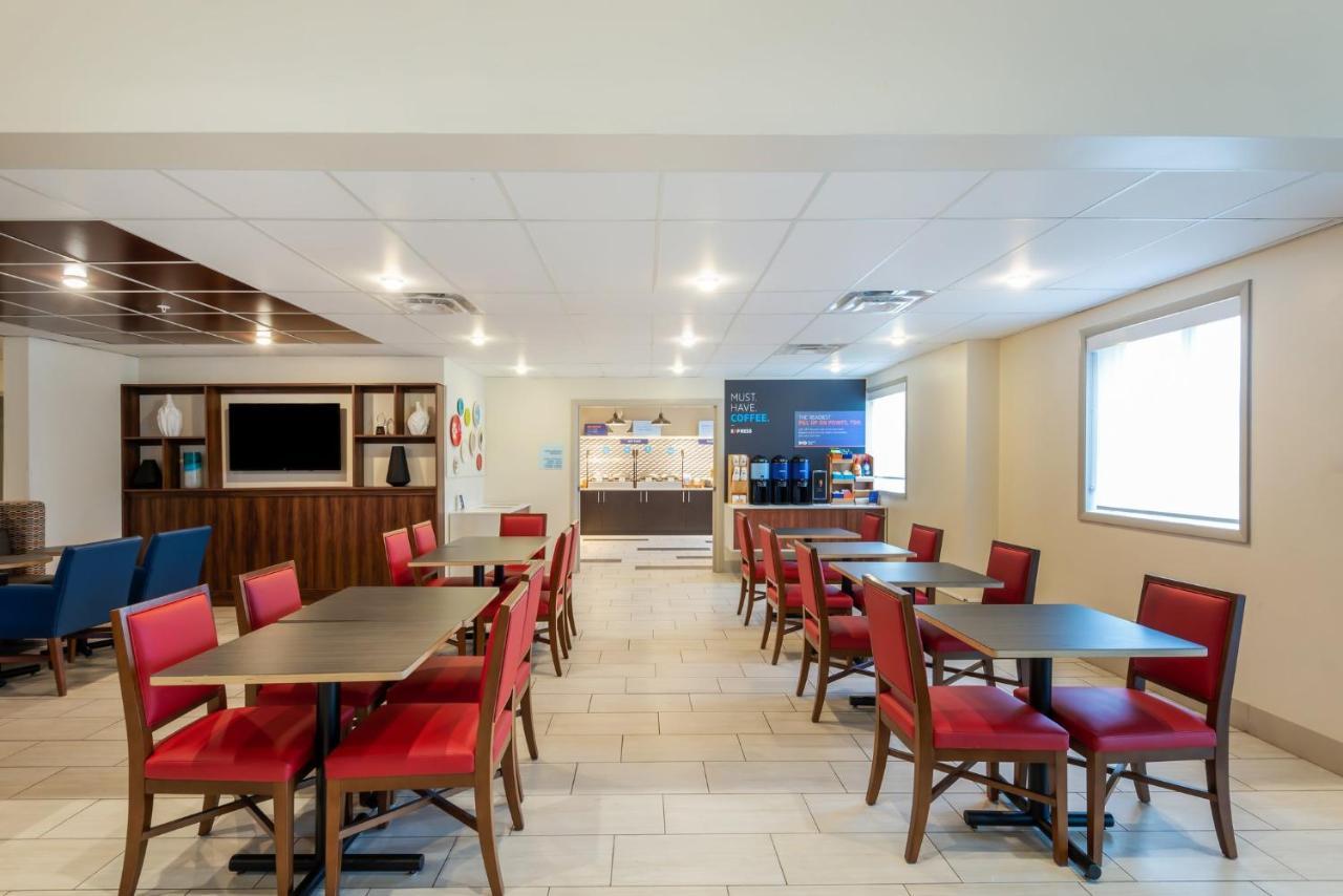 Holiday Inn Express Vermilion By Ihg Bagian luar foto