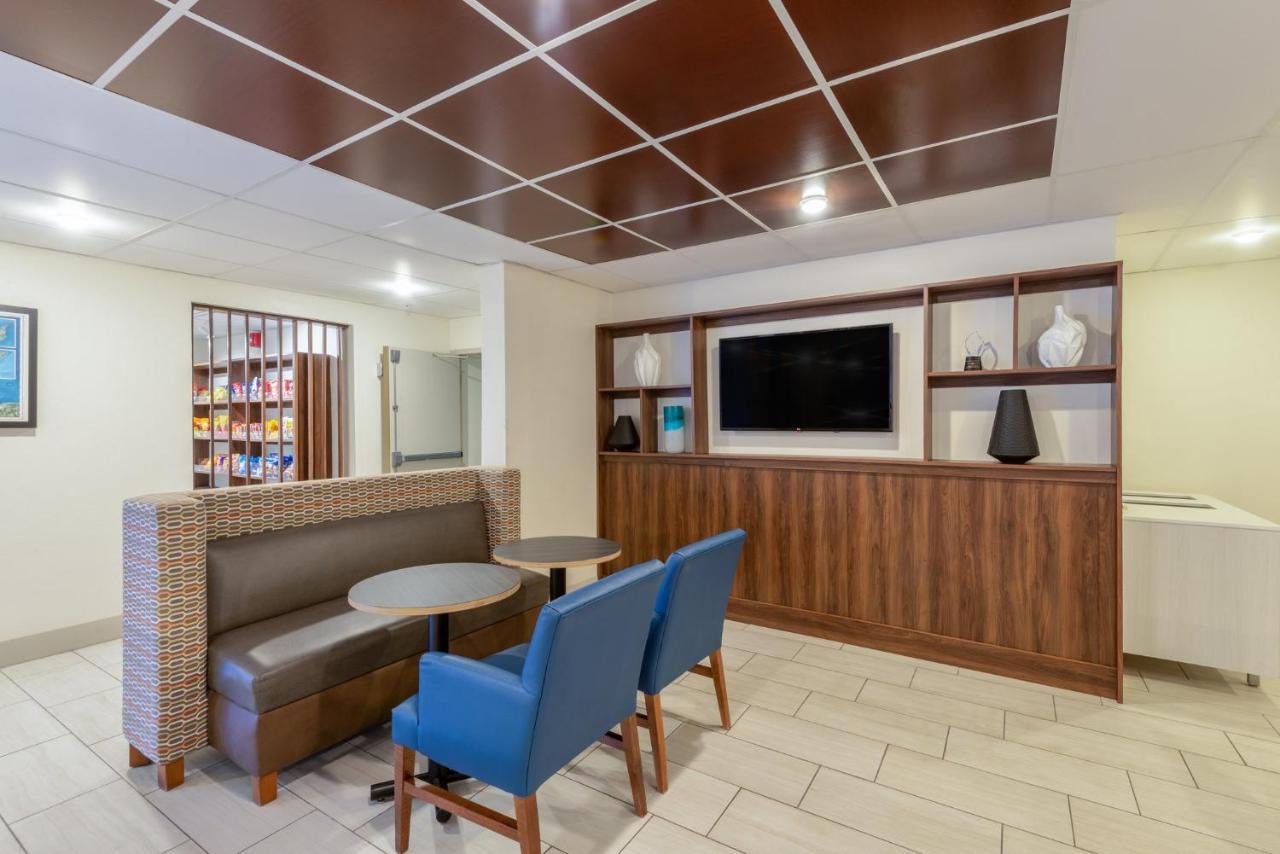 Holiday Inn Express Vermilion By Ihg Bagian luar foto
