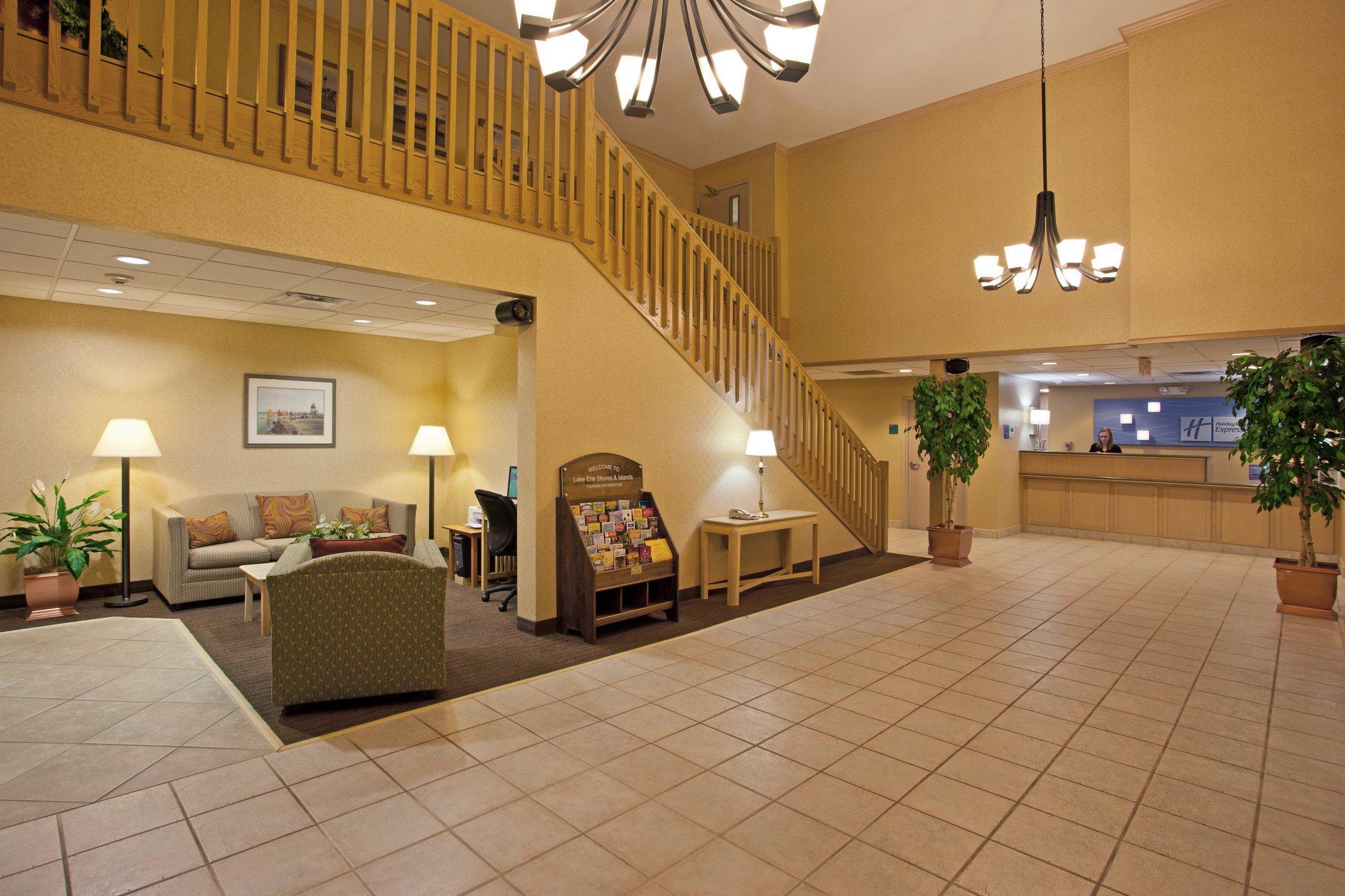 Holiday Inn Express Vermilion By Ihg Bagian luar foto