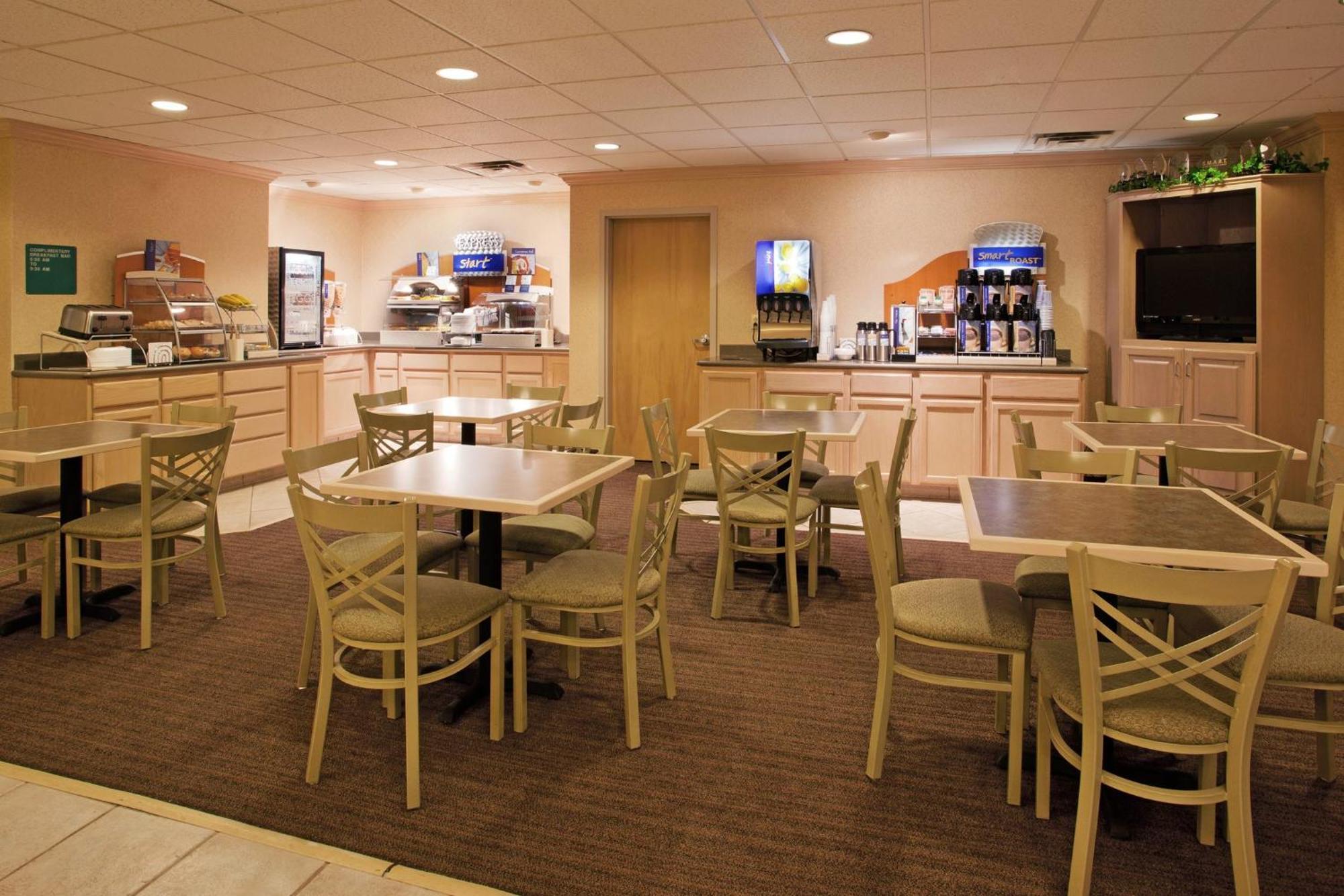 Holiday Inn Express Vermilion By Ihg Bagian luar foto