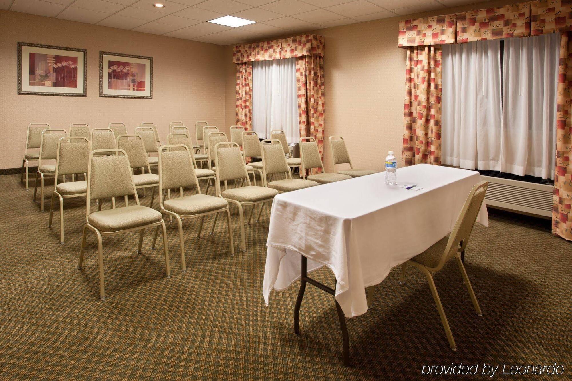 Holiday Inn Express Vermilion By Ihg Bagian luar foto
